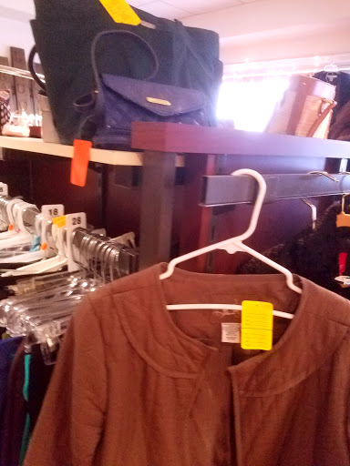 Consignment Shop «Brand Used Thrift And Consignment Shop», reviews and photos, 157 Dolson Ave, Middletown, NY 10940, USA