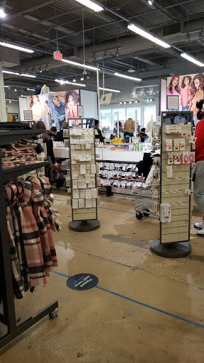 Clothing Store «Old Navy», reviews and photos, 697 Hillside Avenue, New Hyde Park, NY 11040, USA