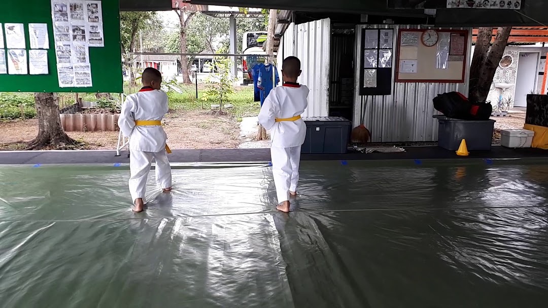 โรงเรียนสอนเทควันโดราชบุรี White Dragon Taekwondo Gym ค่ายบุรฉัตร