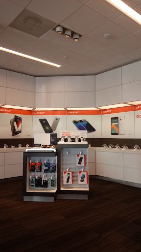 Cell Phone Store «Verizon», reviews and photos, 1812 W Mercury Blvd, Hampton, VA 23666, USA