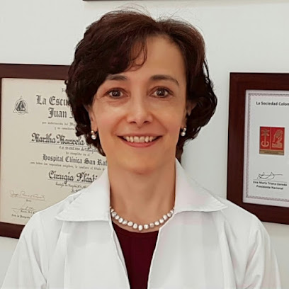 Dra. Martha Marcela Gomez Licht, Cirujano plástico