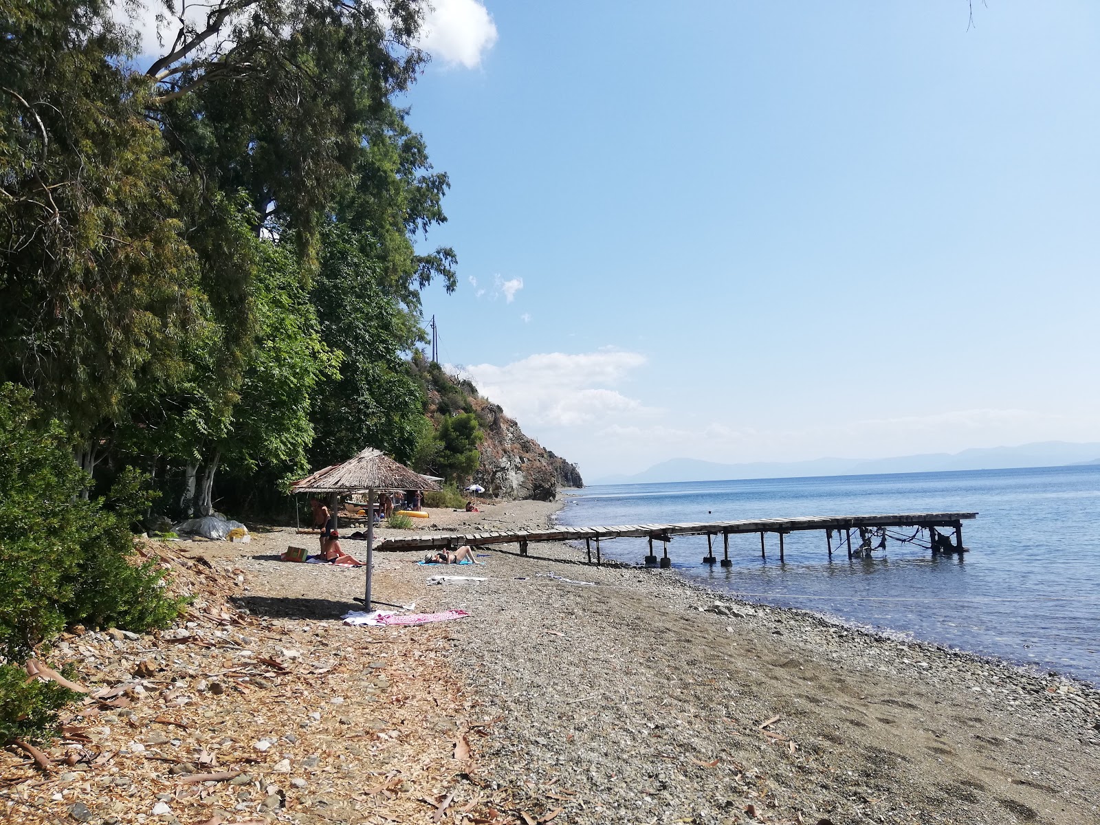 Fotografie cu Katounia 2nd beach cu o suprafață de apă pură albastră