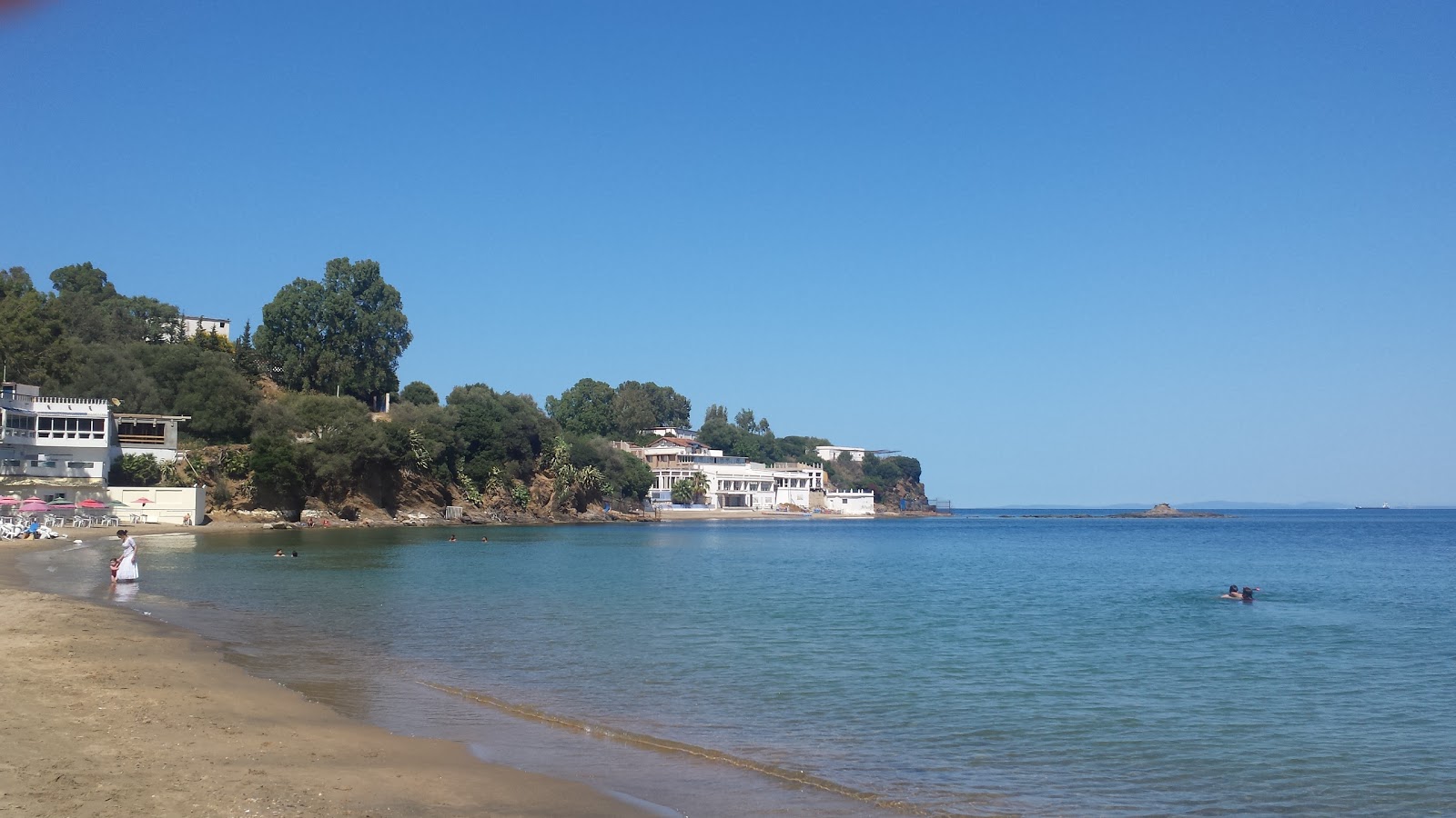 Foto de shaty almnzr aljmylPlage du Belvedere área de comodidades