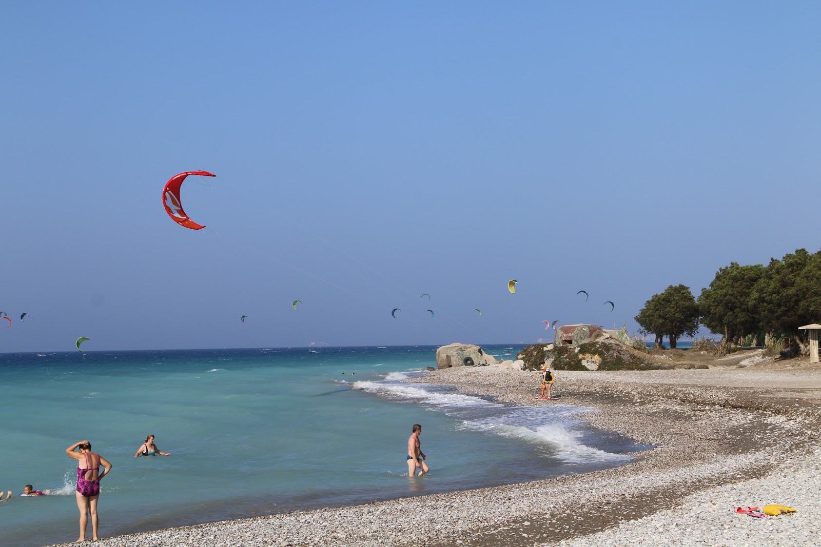 Foto van Paralia Kremasti met blauw water oppervlakte