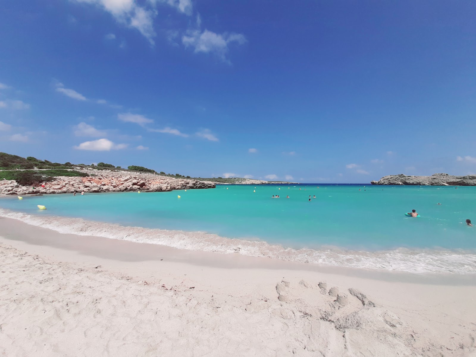 Foto von Arenal Son Saura Strand mit sehr sauber Sauberkeitsgrad