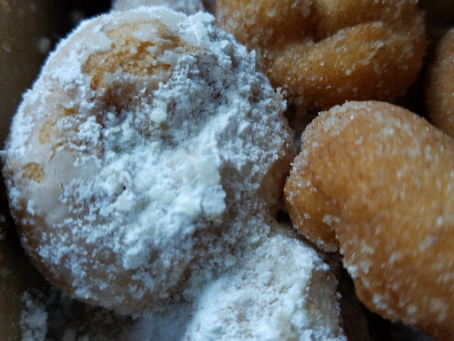 Donut Shop «Beavers Donuts», reviews and photos, 131 N Clinton St, Chicago, IL 60661, USA