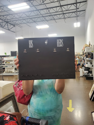 Thrift Store «Goodwill Retail Store of Chesterfield – The Valley», reviews and photos, 17355 Edison Ave, Chesterfield, MO 63005, USA