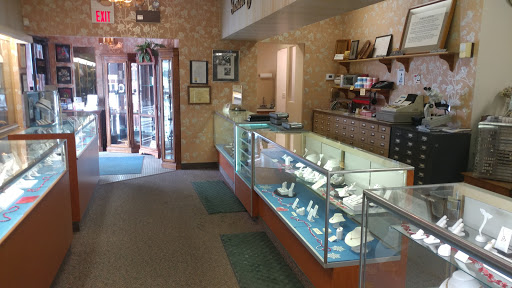 Gustave Julian Jeweler Inc, 7432 State Rd, Cleveland, OH 44134, USA, 