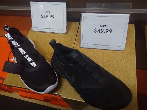 Shoe Store «DSW Designer Shoe Warehouse», reviews and photos, 345 Rockaway Turnpike, Lawrence, NY 11559, USA