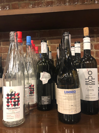 Liquor Store «Wine Stop NYC», reviews and photos, 30-8 Broadway, Astoria, NY 11106, USA
