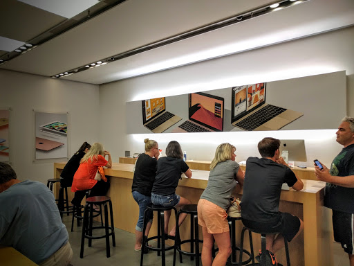 Computer Store «Apple Freehold Raceway Mall», reviews and photos, 3710 Route 9 South, Freehold, NJ 07728, USA