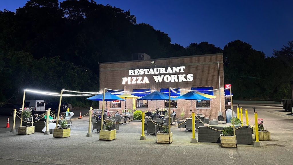 Restaurant Pizza Works 01605
