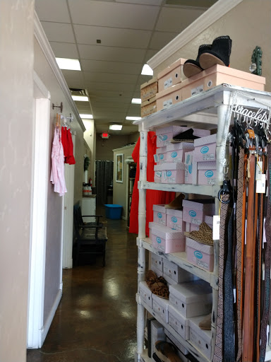 Tanning Salon «Club Tan Salon and Boutique», reviews and photos, 1300 S Watson Rd #117, Buckeye, AZ 85326, USA