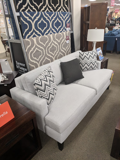 Furniture Store «Raymour & Flanigan Furniture and Mattress Store», reviews and photos, 1345 US-1, North Brunswick Township, NJ 08902, USA