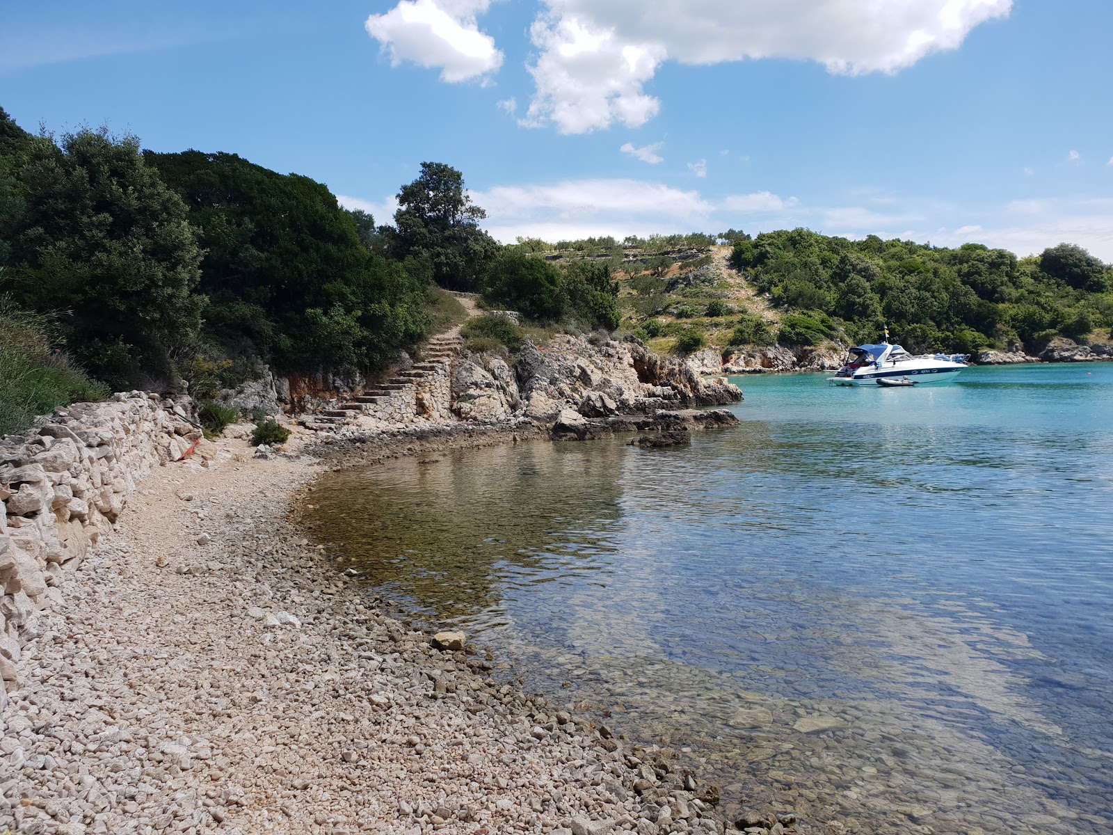 Foto di Y beach con una superficie del ciottolame