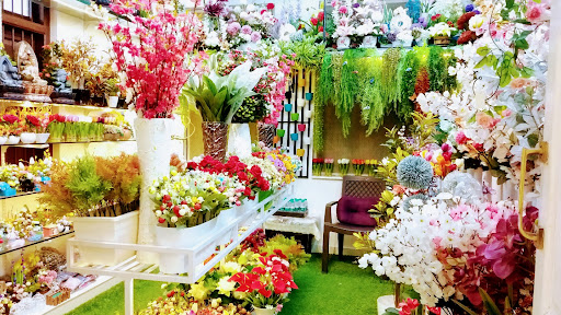Natures Valley : Artificial Flowers & Plants | Green Wall | Creepers | Bonzai Plants | Pebbles | Bouquets | Florist | Hanging Plants | Artificial Trees & Lawn Grass | Pots & Vases | D'signer Resin Planters and Lots More
