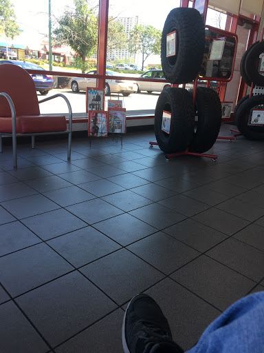 Tire Shop «Discount Tire Store - Saint Paul, MN», reviews and photos, 1350 University Ave W, St Paul, MN 55104, USA