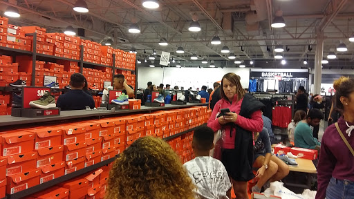Sporting Goods Store «Nike Factory Store», reviews and photos, 5195 Factory Shops Blvd, Ellenton, FL 34222, USA