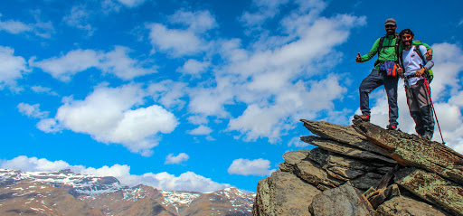 Mountain Spirit, Barranquismo en Granada, vías ferratas, senderismo, guías de montaña Granada