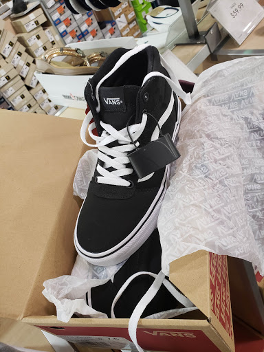 Shoe Store «DSW Designer Shoe Warehouse», reviews and photos, 17502 Hawthorne Blvd, Torrance, CA 90504, USA