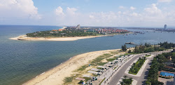 Φωτογραφία του Nhat Le Beach με μακρά ευθεία ακτή