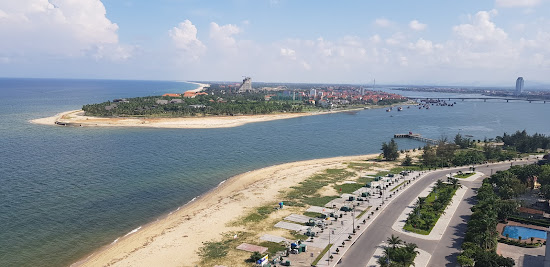 Nhat Le Beach