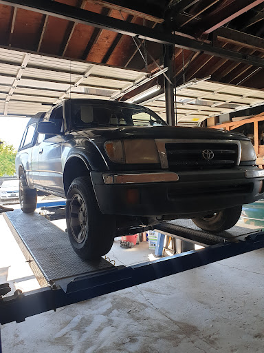 Mechanic «Joes Garage», reviews and photos, Academy St, Mt Angel, OR 97362, USA