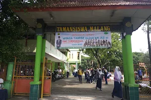 Taman Siswa Junior High School Malang image