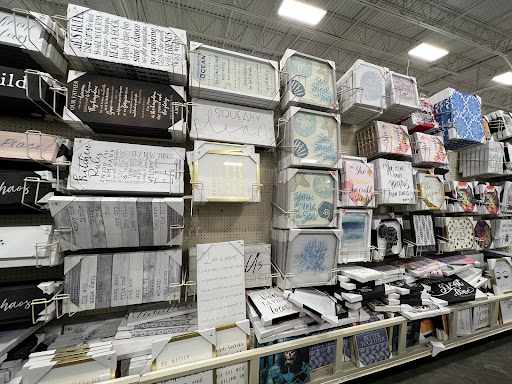 Home Goods Store «Tuesday Morning», reviews and photos, 2516 Cantrell Rd i, Little Rock, AR 72202, USA