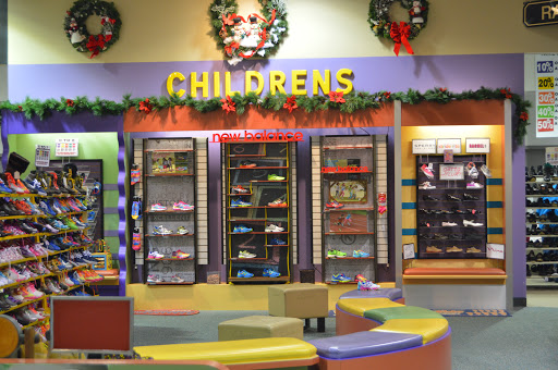 Shoe Store «Reyers Shoe Store», reviews and photos, 40 S Water Ave, Sharon, PA 16146, USA