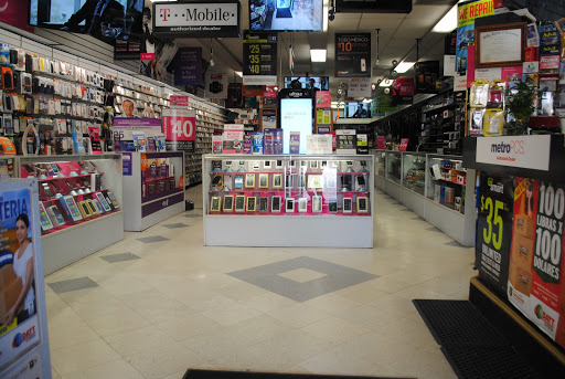 Electronics Repair Shop «Jalisco Electronics», reviews and photos, 1933 W Chicago Ave, Chicago, IL 60622, USA