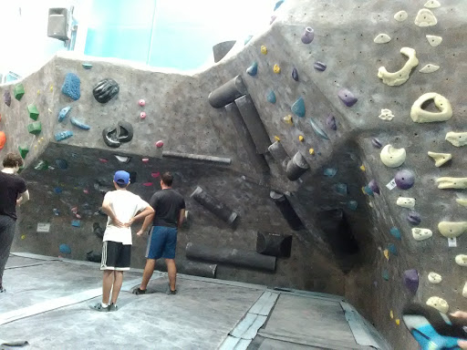 Rock Climbing Gym «Hangar 18 Indoor Climbing Gym - East Riverside», reviews and photos, 2111 Iowa Ave, Riverside, CA 92507, USA