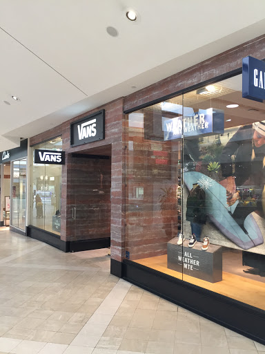Shoe Store «Vans», reviews and photos, 13730 Riverside Dr, Sherman Oaks, CA 91423, USA