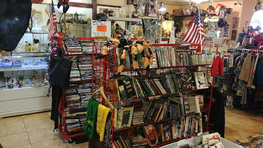 Thrift Store «Thrifty Nickel Tampa Thrift Store Re-Sale», reviews and photos, 7706 W Hillsborough Ave, Tampa, FL 33615, USA