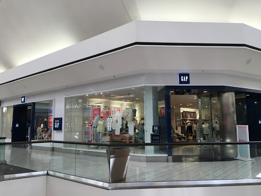 Gap, 2133 Stoneridge Mall Rd, Pleasanton, CA 94588, USA, 