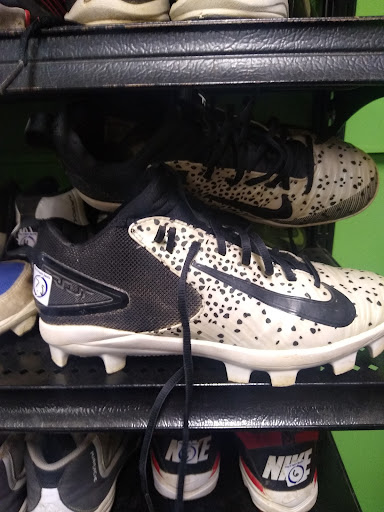 Sporting Goods Store «Play It Again Sports- Arnold, MO», reviews and photos, 223 Arnold Crossroads Center, Arnold, MO 63010, USA