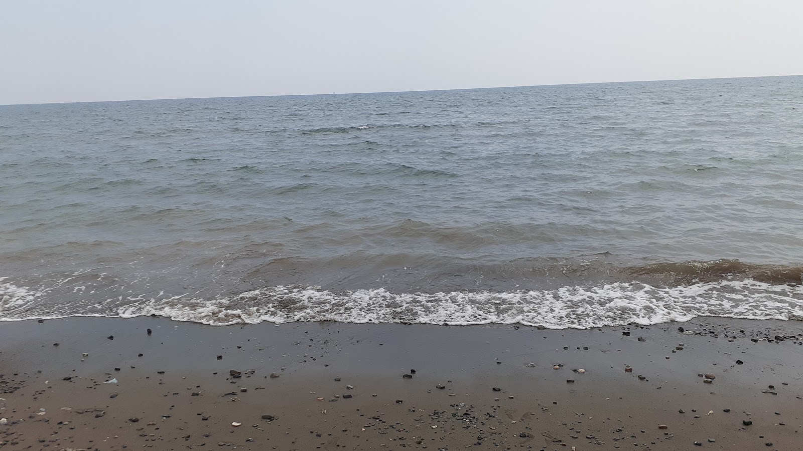 Fotografija Dortyol beach z turkizna voda površino