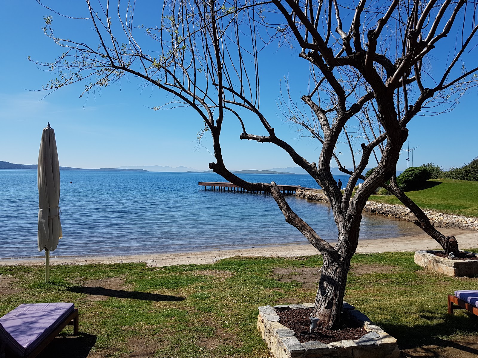 Fotografija Ortunc Bay z svetel pesek površino