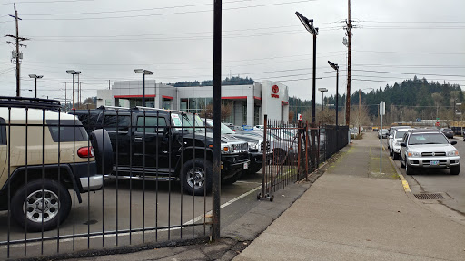 Toyota Dealer «Lithia Toyota of Springfield», reviews and photos, 163 S 9th St, Springfield, OR 97477, USA