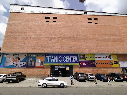 Comercial Titanic Center