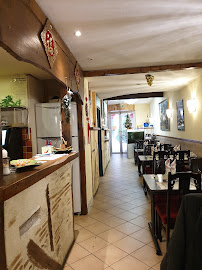 Atmosphère du Restaurant Les Baguettes D Or à Miramont-de-Guyenne - n°1