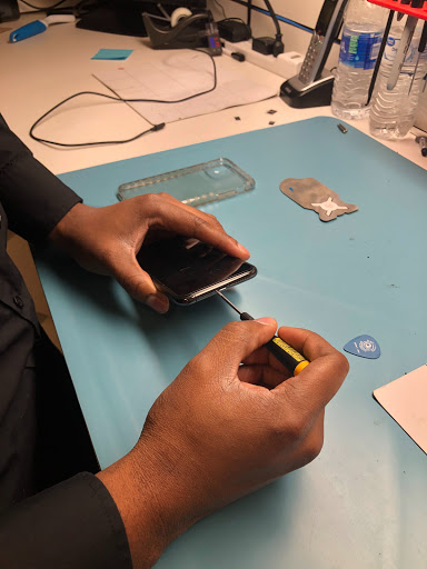 Mobile Phone Repair Shop «CPR Cell Phone Repair Akron - Fairlawn», reviews and photos, 3869 Medina Rd A, Akron, OH 44333, USA