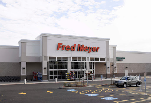 Grocery Store «Fred Meyer», reviews and photos, 14300 1st Avenue South, Burien, WA 98168, USA