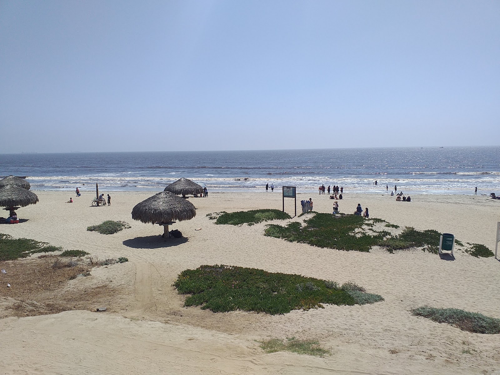Fotografie cu Playa Hermosa cu o suprafață de nisip strălucitor