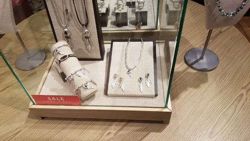 Jewelry Store «UNOde50», reviews and photos, 919 Lincoln Rd, Miami Beach, FL 33139, USA