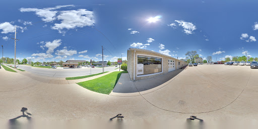 Used Car Dealer «Wayne Hall Chrysler Jeep Dodge», reviews and photos, 507 E Main St, Anamosa, IA 52205, USA