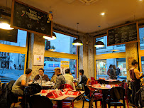 Atmosphère du Restaurant FRITE ALORS ! TERREAUX - Poutines québécoises - Frites belges - Burgers à Lyon - n°10