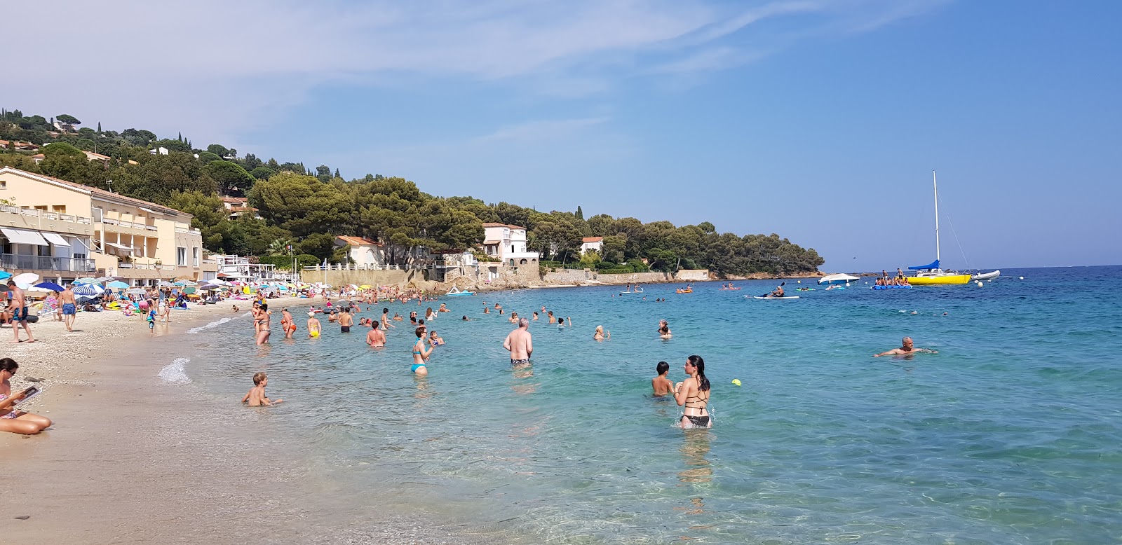 Foto af Aiguebelle beach med lille bugt