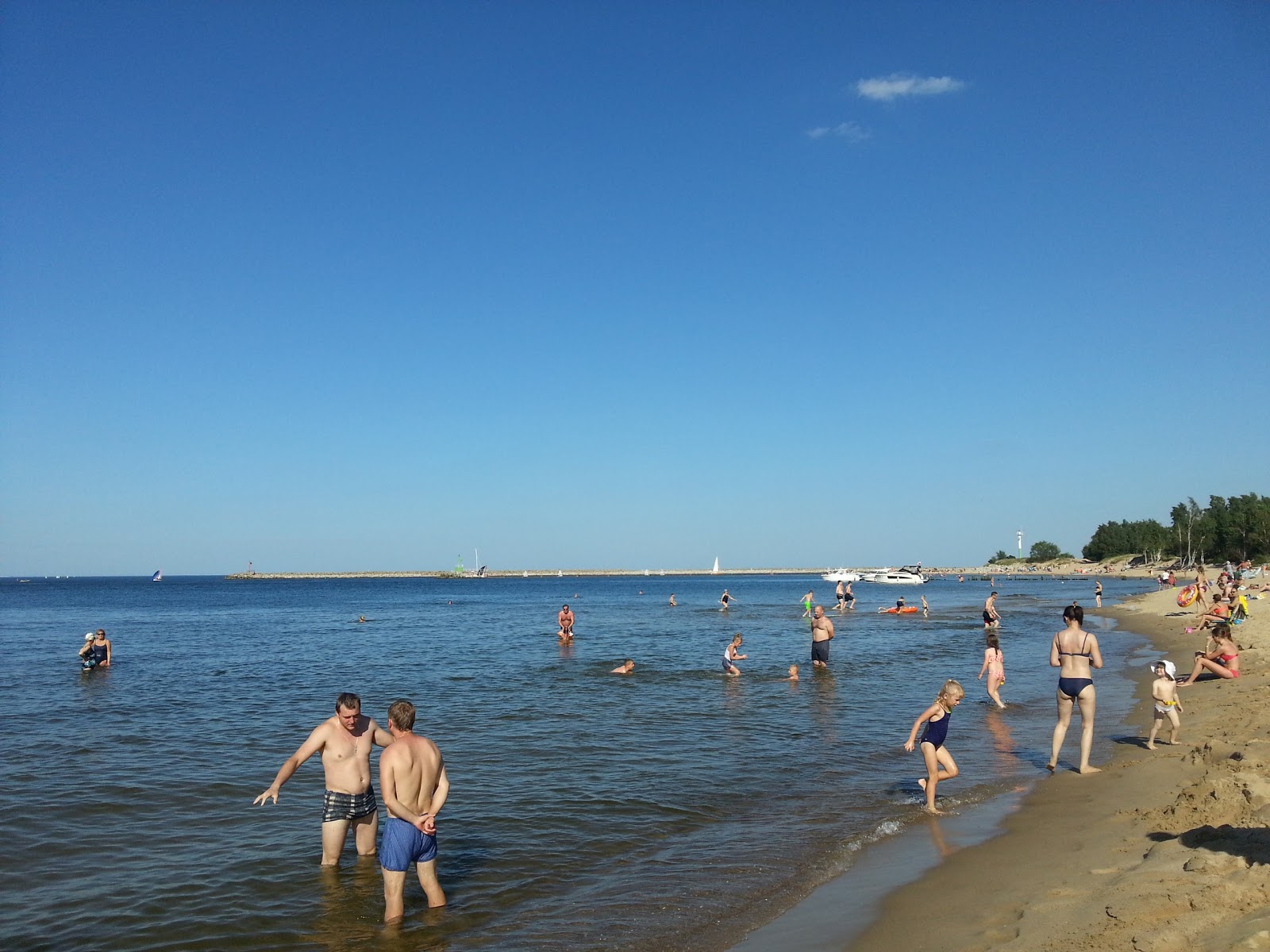 Valokuva Gorki Zachodnie Beachista. - suosittu paikka rentoutumisen tuntijoille