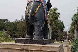 Statue of Rani Durgavati image